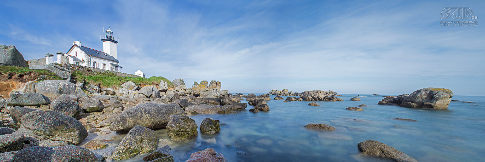 Brignogan-Plages - Phare de Pontusval Panorama photo of the lighthouse and rocky beach at Pointe de Beg-Pol in the commune of Brignogan-Plages in the Finistère departement in Brittany/Bretagne.  Stefan Cruysberghs